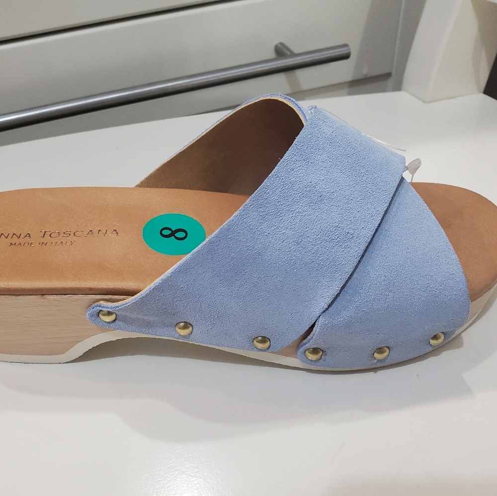 Blue suade clog sandals in size 8 new with tags by Donna Toscana made in…